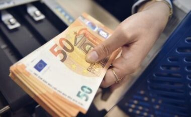 Çfarë po ndodh sot me monedhat e huaja? Ja me sa po blihen dhe shiten dollari dhe euro