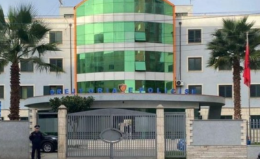 Strehoi 63 klandestinë me qëllim trafikimin drejt vendeve të BE-së, procedohet 56-vjeçari në Durrës