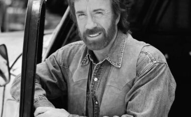 Legjenda e aksionit, Chuck Norris, ndahet nga jeta në moshën 86-vjeçare