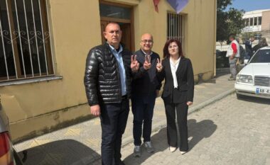 Zgjedhjet për kryetarët e degëve të PD në rrethe/ Në Peqin për herë të parë zgjidhet një grua, Enkelejda Gripshi fiton garën