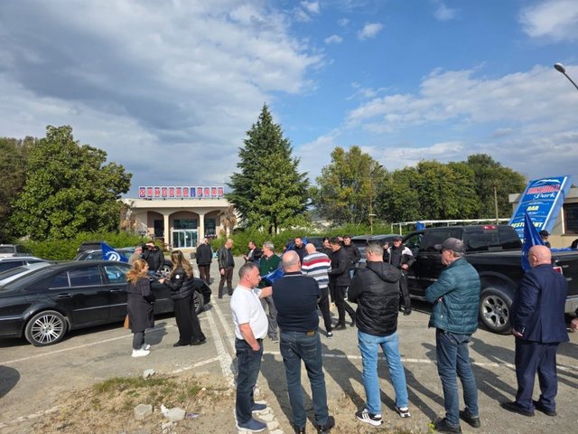 FOTO VIDEO  Protestuesit nga Shkodra nisen drejt Tiranës