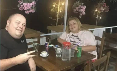 Ndodh sërish! Genardi publikon Sonidën gjysmë të zhveshur!