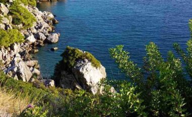 Thriller në Greqi! Gjenden brenda një valixheje eshtrat e dy personave në liqenin artificial të një resorti turistik