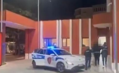Vodhi 3 varëse floriri në argjendari dhe kanosi pronarin, arrestohet 38-vjeçari në Elbasan