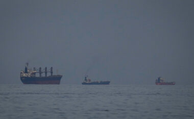 Garda Revolucionare njofton mbylljen e Ngushticës së Hormuzit dhe kërcënon: Çdo përpjekje për të kaluar, do të marrë përgjigje