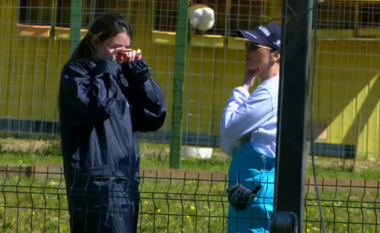 “E bëjnë për kamerat”, nisin dramat dhe tensionet e para në Ferma VIP, Vanesa shpërthen në lot