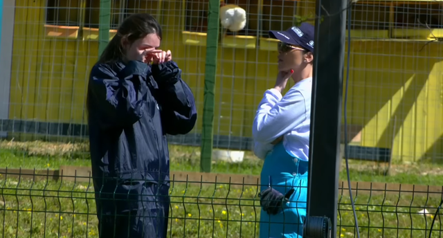  E bëjnë për kamerat   nisin dramat dhe tensionet e para në Ferma VIP  Vanesa shpërthen në lot