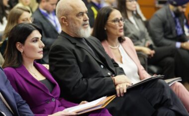 Tendera të kontestuar në vlerën e qindra milionë eurove, BIRN: Nga AKSHI te Posta, institucionet më problematike në fushën e prokurimeve publike