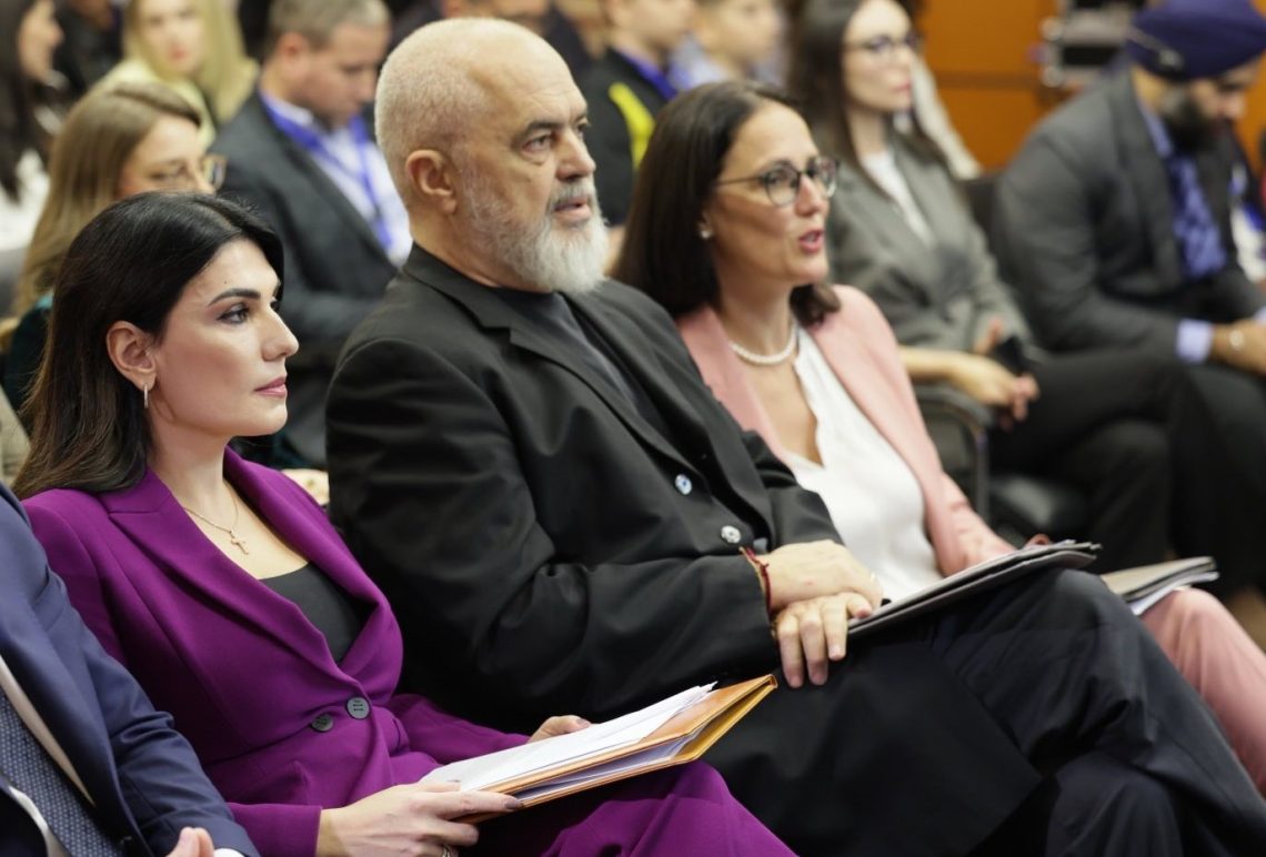 Tendera të kontestuar në vlerën e qindra milionë eurove  BIRN  Nga AKSHI te Posta  institucionet më problematike në fushën e prokurimeve publike