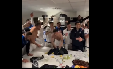 VIDEO/ “Unë jam shqipe nga Kosova”, kështu festojnë Dardanët fitores ndaj Sllovakisë në dhomat e zhveshjes!