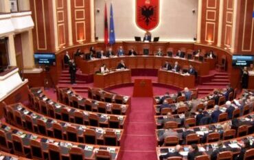 Opozita bojkotoi, Kuvendi miraton rezolutën me 79 vota, shpall Iranin shtet terrorist (VIDEO)