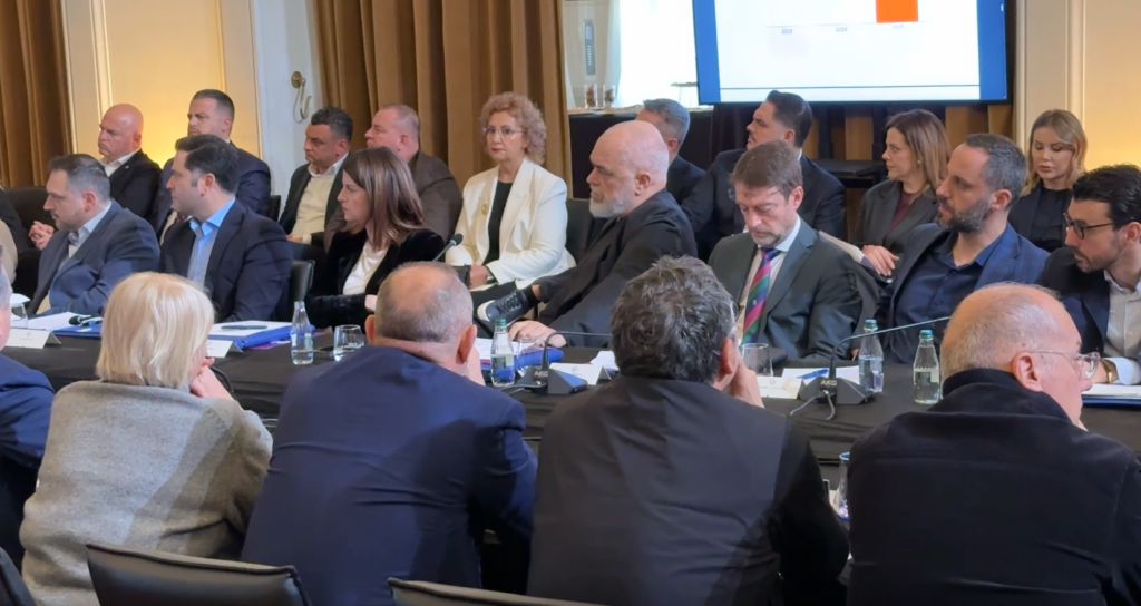 Rama mbledh grupin dhe qeverinë  zbardhet nisma e re e socialistëve