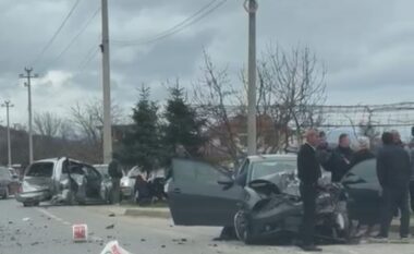 VIDEO/ Aksident në rrugën Korçë-Maliq, makinat përplasen me njëra-tjetrën, raportohet për disa të plagosur