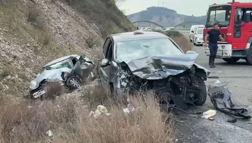 aksident-i-rende-ne-aksin-milot-rreshen-gjashte-persona-mbeten-te-plagosur