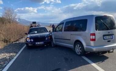 Aksident në rrugën Korçë-Ersekë, 2 të plagosur pas përplasjes së makinave “kokë më kokë”