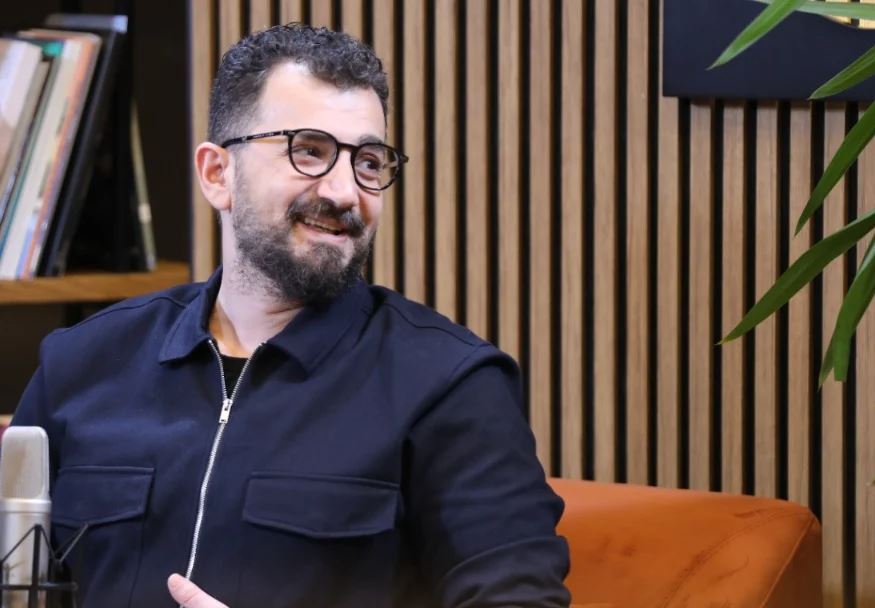 Albano Bogdo flet për divorcin e prindërve dhe  paktin  me nënën  Babi u çua një ditë dhe iku  tha  nuk jam i lumtur 