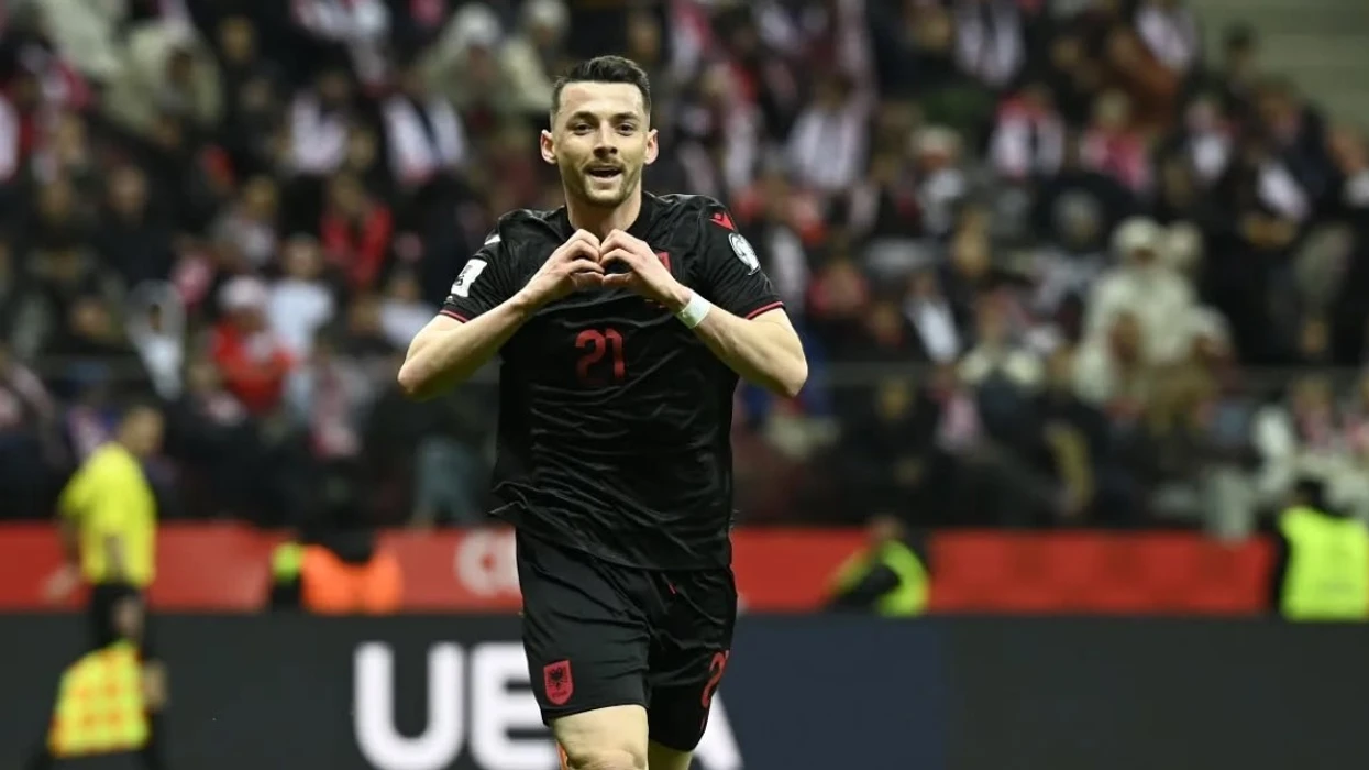 VIDEO/ Humbëm shansin, Polonia kalon në finale