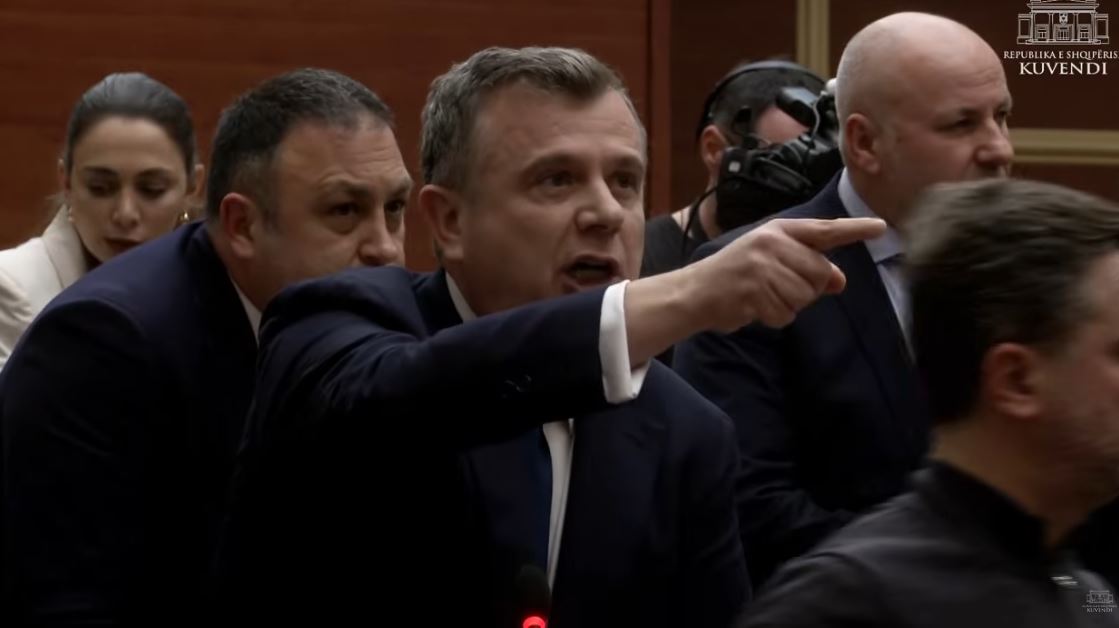  Për ty kam numrin me  0900    Balla i kërkon falje Albana Vokshit  Kërkoj ndjesë nëse je fyer 