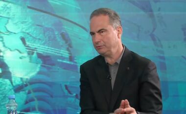 “Policia ushtroi dhunë”- Luçiano Boçi: Ja pse përdorëm flamujt gjermanë në protesta! Kanë rënë Parlamenti dhe institucionet, qeveria amorale dhe e korruptuar