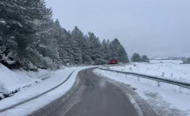 Situata e motit në vend/ Vijojnë reshjet e dëborës në qarkun e Korçës