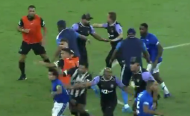 VIDEO/ “Luftë” në finalen e Brazilit, 23 lojtarë me karton të kuq! Shikoni kaosin në fundin e ndeshjes
