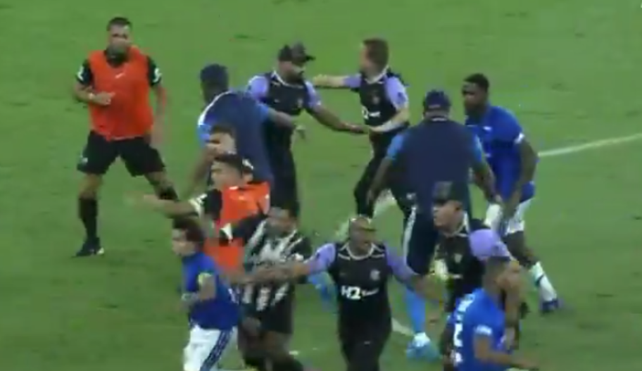 VIDEO   Luftë  në finalen e Brazilit  23 lojtarë me karton të kuq  Shikoni kaosin në fundin e ndeshjes