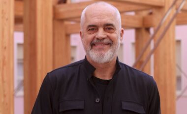 Besimtarët myslimanë festojnë sot Fitër Bajramin, ja urimi i Ramës