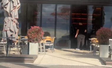 Dhunë në Vlorë, pronari i një lokali goditet nga 3 persona, përfundon në spital