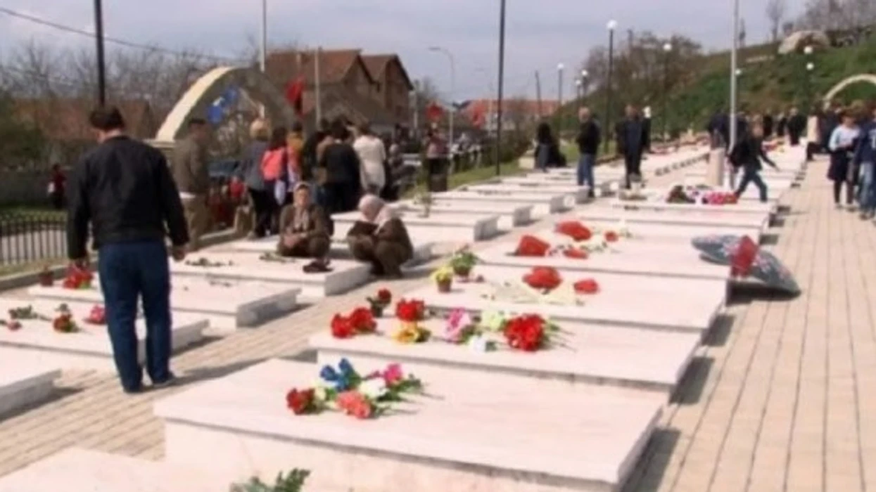 U masakruan qindra persona  27 vite nga masakra në Krushë të Madhe