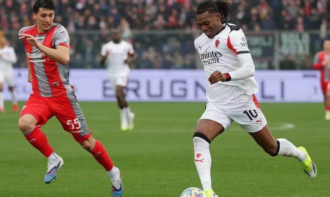 Milani fiton në transfertë me golat e Pavlovic dhe Leao