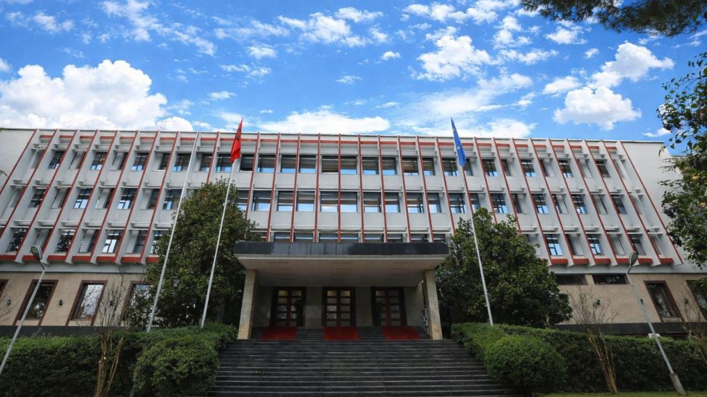 Ministria e Jashtme bën njoftimin e rëndësishëm për qytetarët shqiptarë