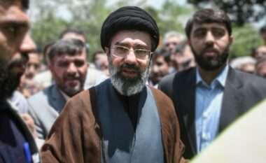 Mojtaba Khamenei falënderon popullin dhe udhëheqjen fetare të Irakut për mbështetjen, Teherani: Lideri suprem ushtron detyrën normalisht