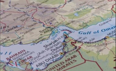 Garda Revolucionare e Iranit: Do t’i vemë flakën çdo anijeje që kalon Ngushticën e Hormuzit