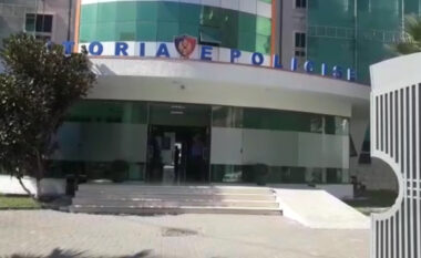 Sherr mes të rinjve në Durrës, plagoset 26-vjeçari, shpallet në kërkim autori i ngjarjes