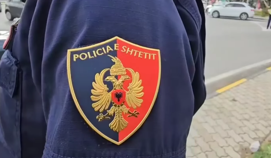Plas sherri në Komisariatin Nr.3 në Tiranë, Polici bashkiak dhunon kolegun në zyrë (EMRAT)