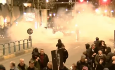 Tubimi i PD/ Gazeta gjermane: Protesta në Tiranë pas skandalit korruptiv të Ballukut! Kërkohet dorëheqja e Ramës