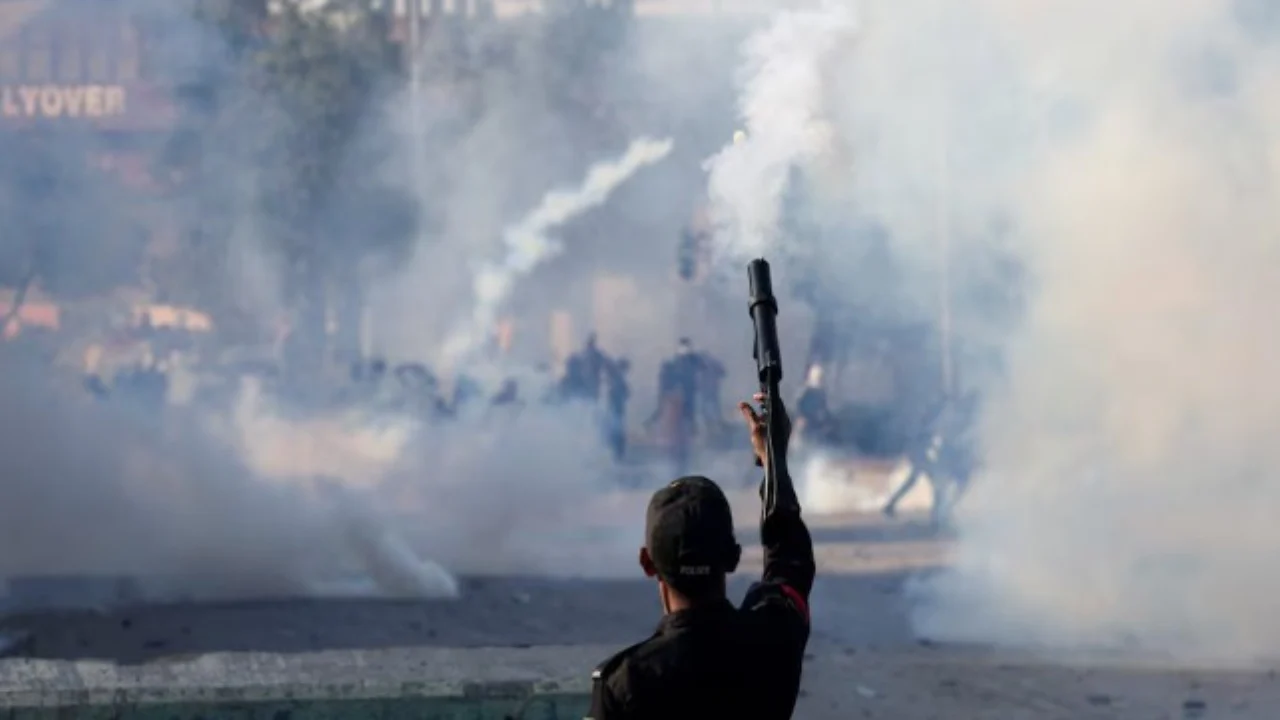 Protesta dhe festa në botë pas sulmeve ndaj Iranit  23 të vrarë në Pakistan  përplasje pranë konsullatës amerikane