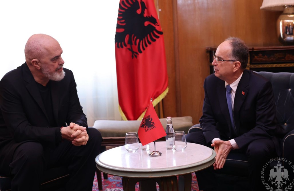 Presidenti Begaj dekreton shkarkimin e Belinda Ballukut dhe ndryshimet në kabinet