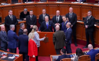 Seanca plenare e së martës, PD bojkoton, Bardhi: Mbledhje e thirrur për axhendën personale të Kryeministrit