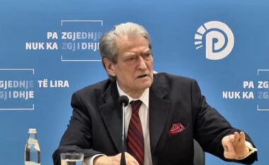 Do jepte pasaportën evropiane, por doli një Xhaxhi Qamil/ Berisha në mbledhjen e grupit: Rama po zbaton skenarin e zi të largimit të Shqipërisë nga BE