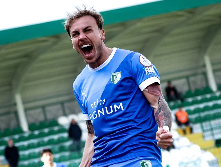 FOTO/ Pritet të rikthehet te Kombëtarja shqiptare, sulmuesi kuqezi vlerësohet në Turqi