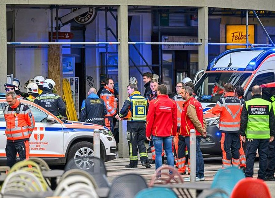 Tragjedi në Vjenë  Shemben skelat në një kantier ndërtimi në Vjenë  humbin jetën 4 persona  tre prej tyre shqiptarë nga Kosova