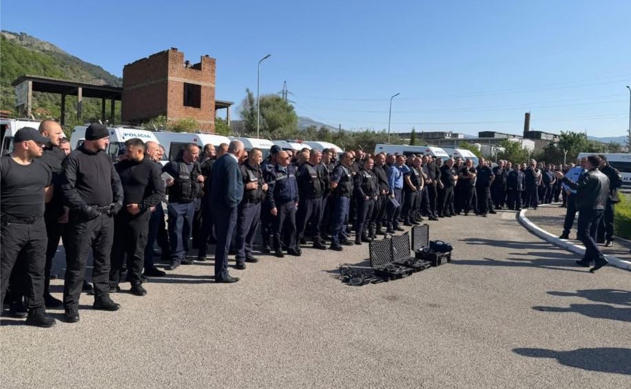 FOTOT  Operacioni në Burgun e Peqinit  sekuestrohen sende të ndaluara  transferohen 2 të dënuar me rrezikshmëri të lartë