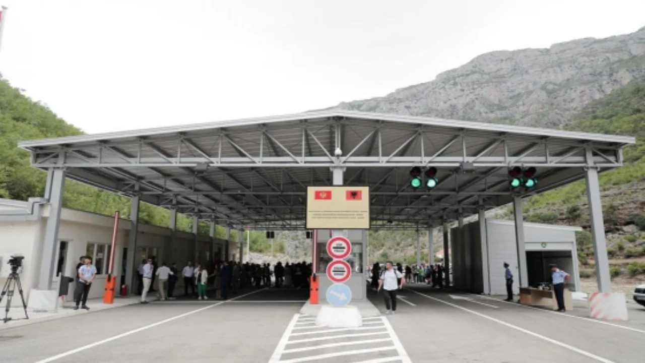 Greva e transportuesve  Bllokohen doganat drejt Serbisë  Malit të Zi dhe Bosnjes