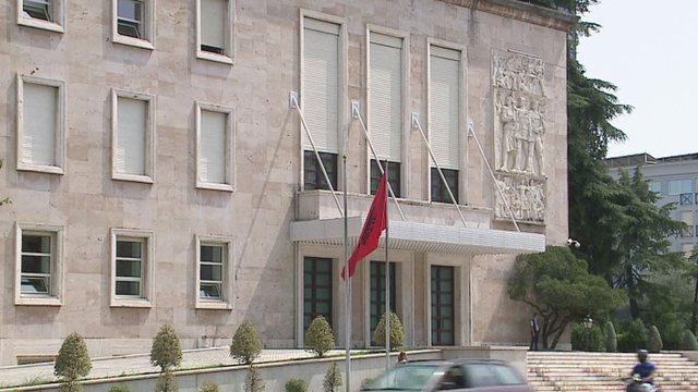 Lirohet nga detyra zëvendësministri i Mbrojtjes  ja nga kush zëvendësohet