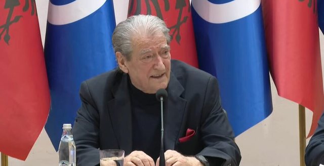 Sali Berisha mbledh kryetarët e degëve të Partia Demokratike e Shqipërisë