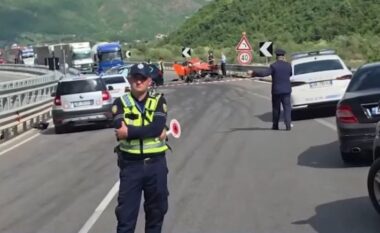 Aksidenti në aksin Librazhd–Elbasan, policia: Viktima është një shtetas kinez