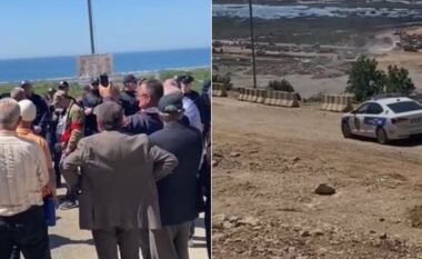 Qytetarë nga e mbarë Shqipëria zbarkuan sot në Rrjoll, dy makina policie që largohen në mes të protestës