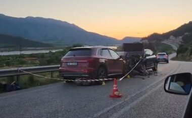Aksident në aksin rrugor Tepelenë–Krahës, përplasen dy automjete, disa të plagosur