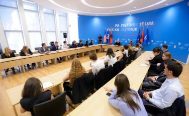 Korrupsioni, pengesë kryesore për integrimin në BE/ Berisha me studentët e Sciences Po: Letra e përbashkët Rama-Vuçiç? Nuk është ky standardi që synojmë